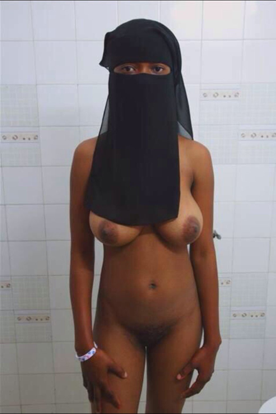 Nude Amateur Arab Muslim Bi