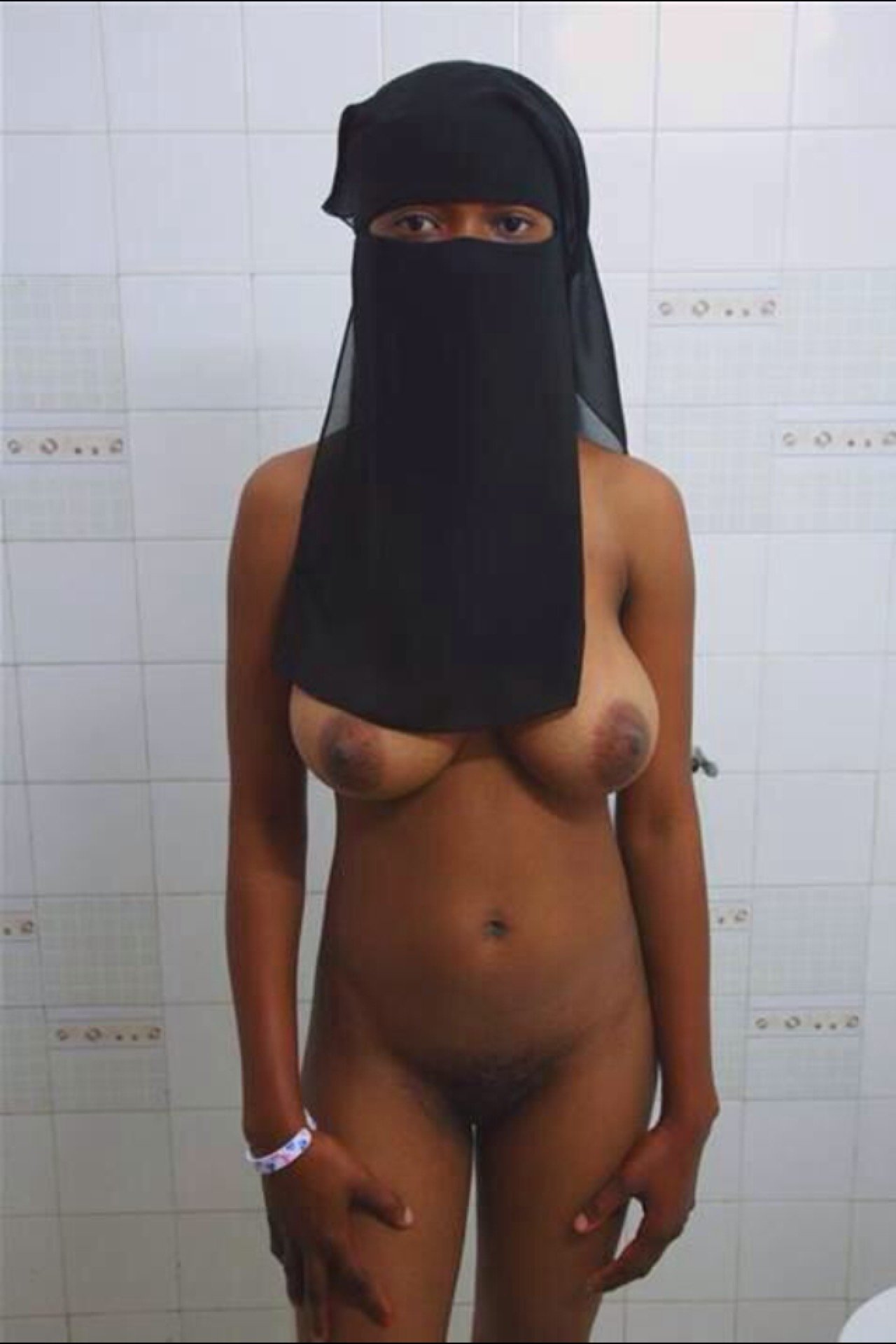 nude amateur arab muslim big tits girl GF PICS - Free Amateur Porn picture pic